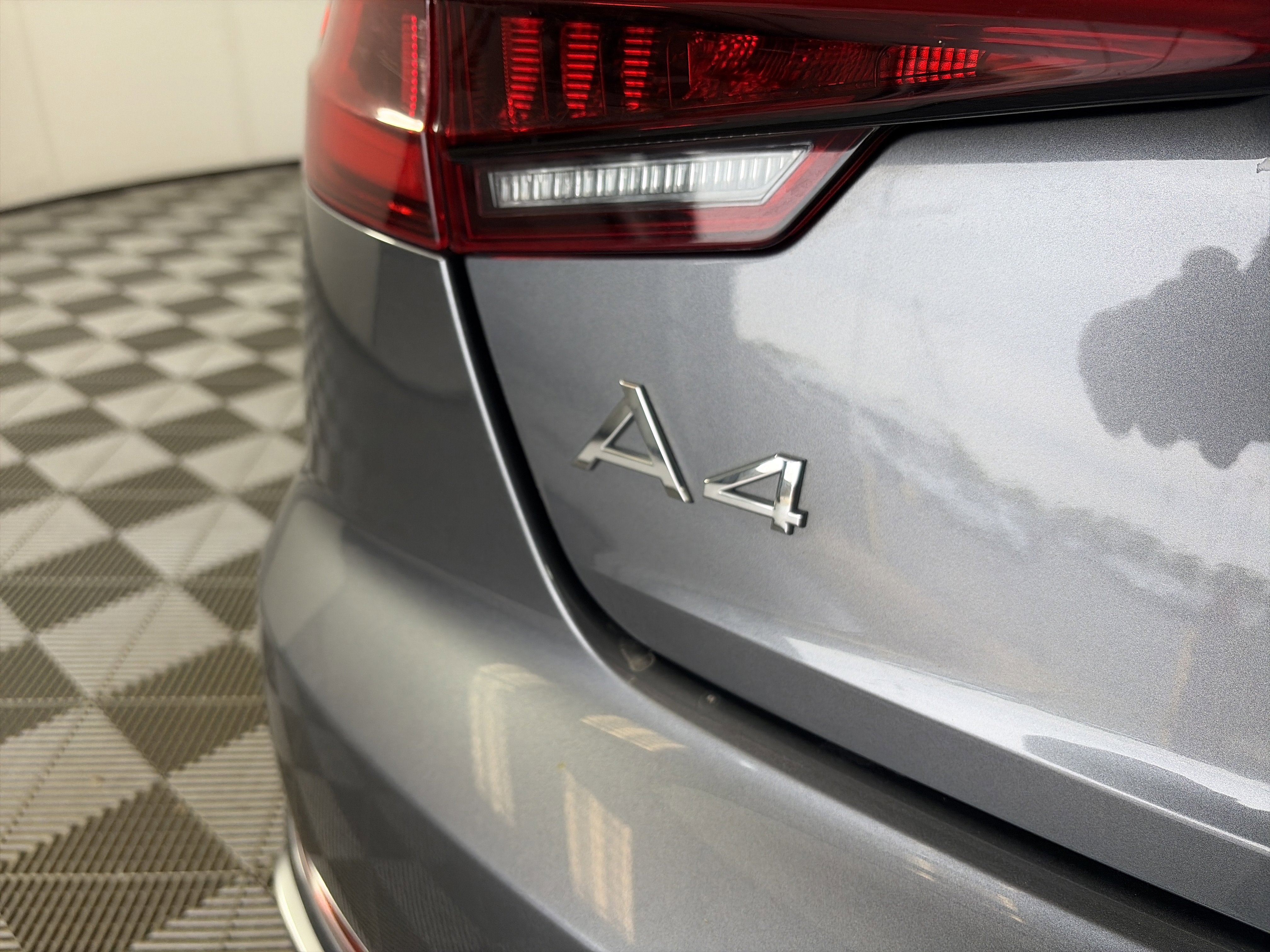 Used 2019 Audi A4 2.0T Premium w/ Convenience Package AWD/4WD image 15
