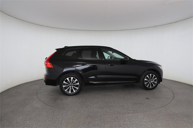 Used 2023 Volvo XC60 B5 Plus image 22