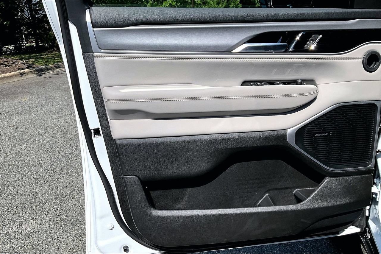 New 2026 Jeep Grand Wagoneer 4WD image 28