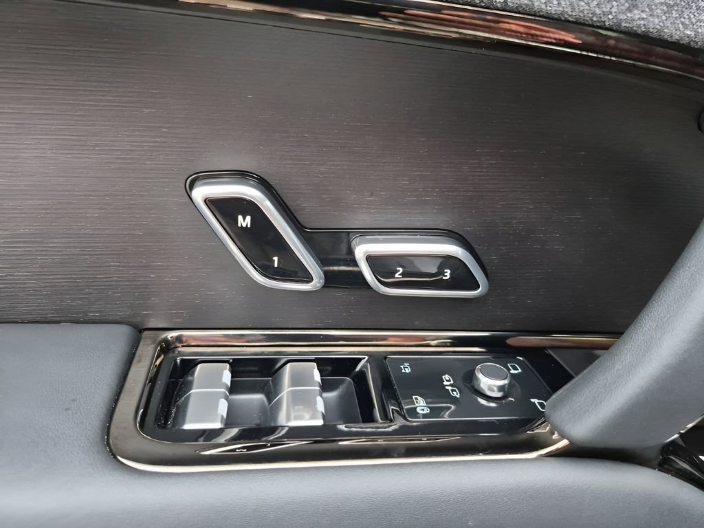 Used 2023 Land Rover Range Rover Sport SE Dynamic image 27