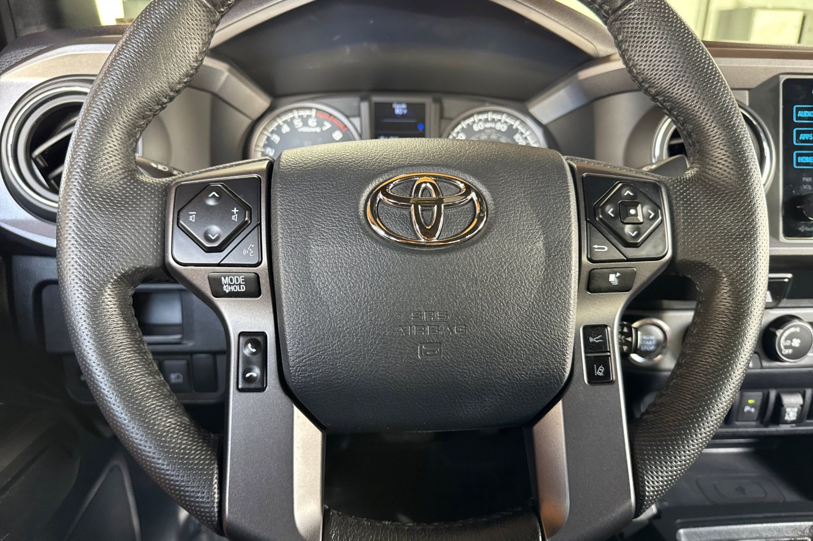Used 2019 Toyota Tacoma TRD Off-Road w/ Technology Package AWD/4WD image 10