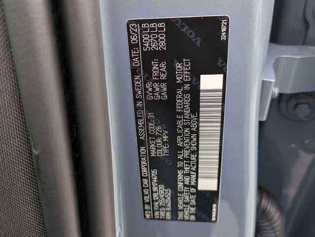 Certified 2024 Volvo XC60 B5 Plus w/ Protection Package Premier AWD/4WD image 32
