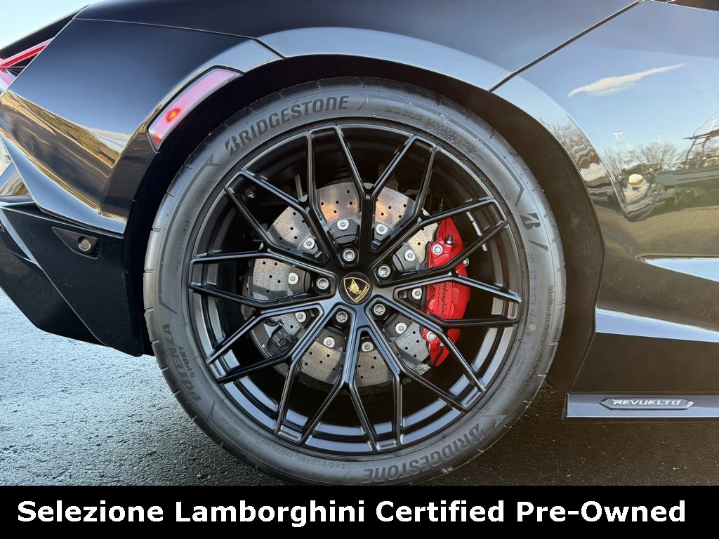 Used 2024 Lamborghini Revuelto image 11