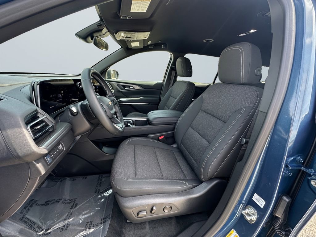 Used 2026 Chevrolet Traverse LT image 9