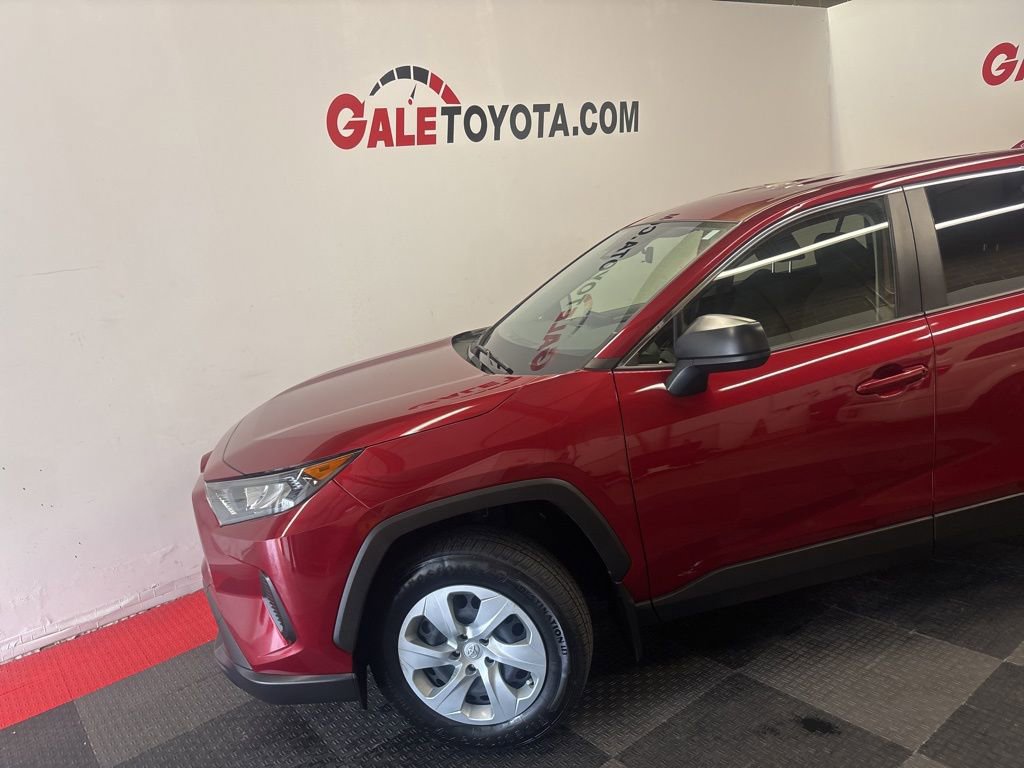 Used 2022 Toyota RAV4 LE image 7