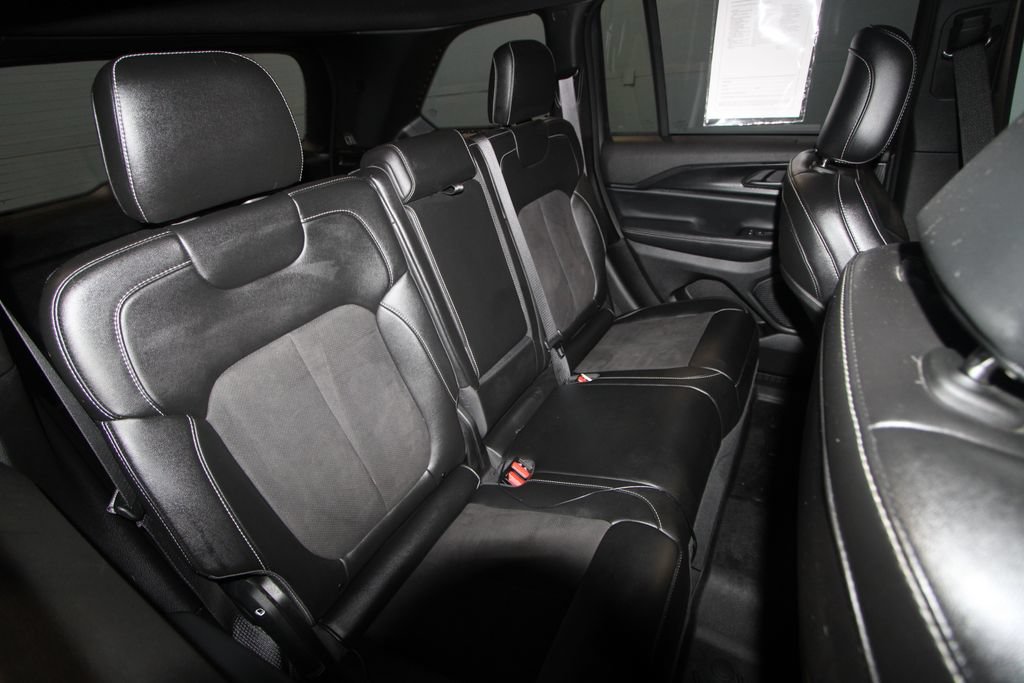Used 2024 Jeep Grand Cherokee Altitude AWD/4WD image 24