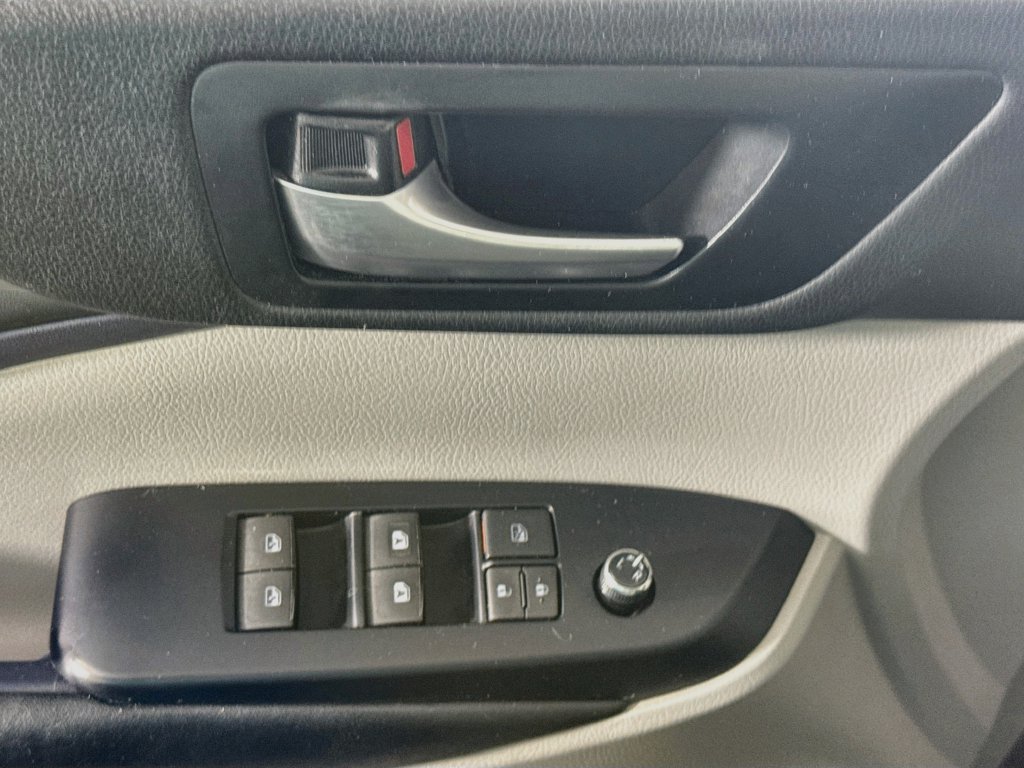 Certified 2019 Toyota Highlander XLE AWD/4WD image 23