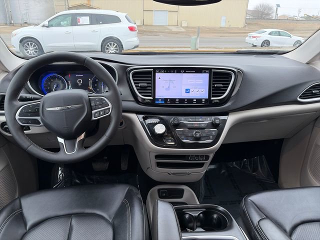Used 2024 Chrysler Pacifica Touring-L FWD image 30