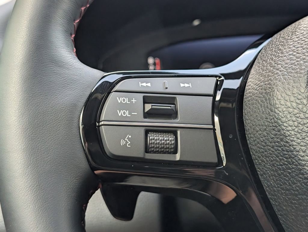 Used 2025 Honda Pilot Black Edition image 27