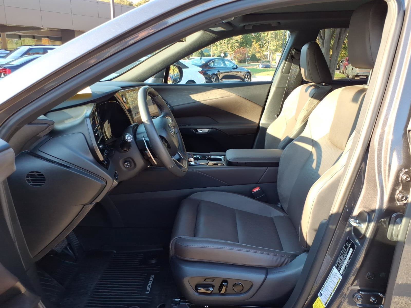 Used 2024 Lexus RX 350 w/ Convenience Package AWD/4WD image 12