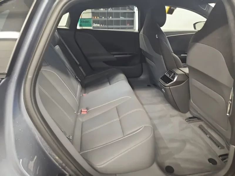 Used 2024 Lucid Air Grand Touring image 3