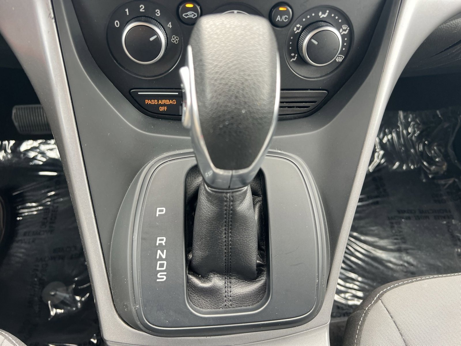 Used 2015 Ford Escape SE image 29