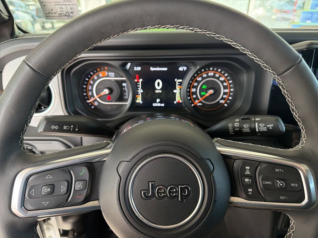 Used 2025 Jeep Wrangler Sahara image 10
