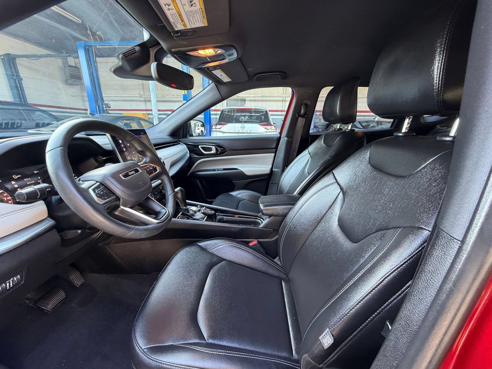 Used 2025 Jeep Compass Limited AWD/4WD image 28