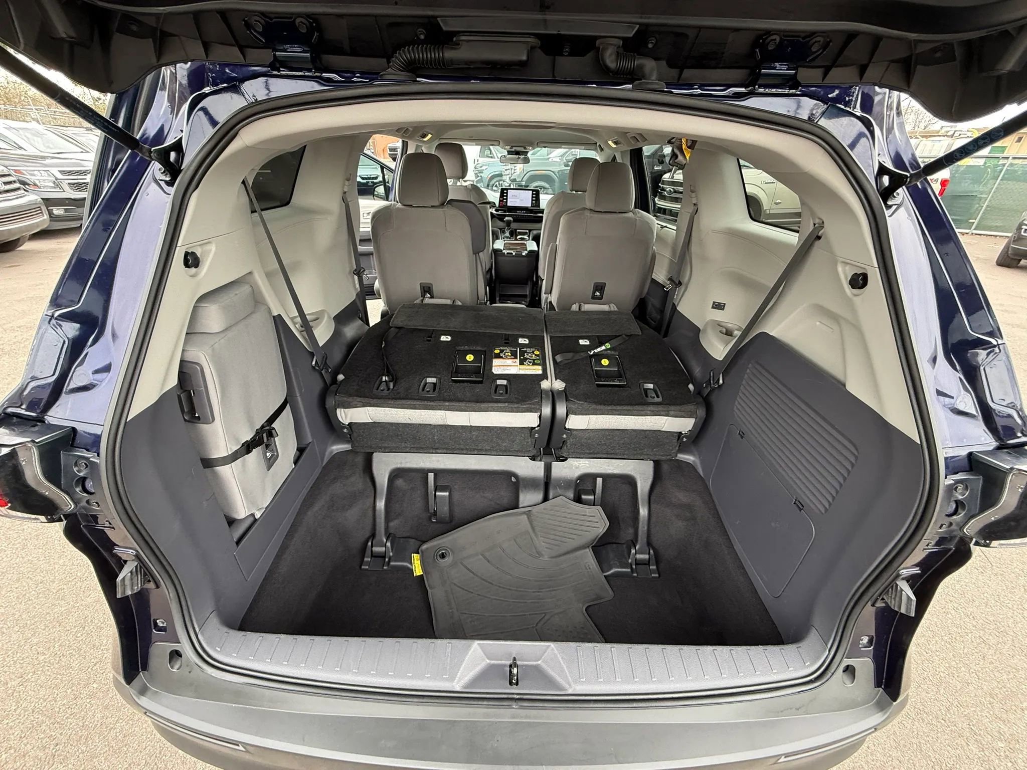 Used 2022 Toyota Sienna LE image 29