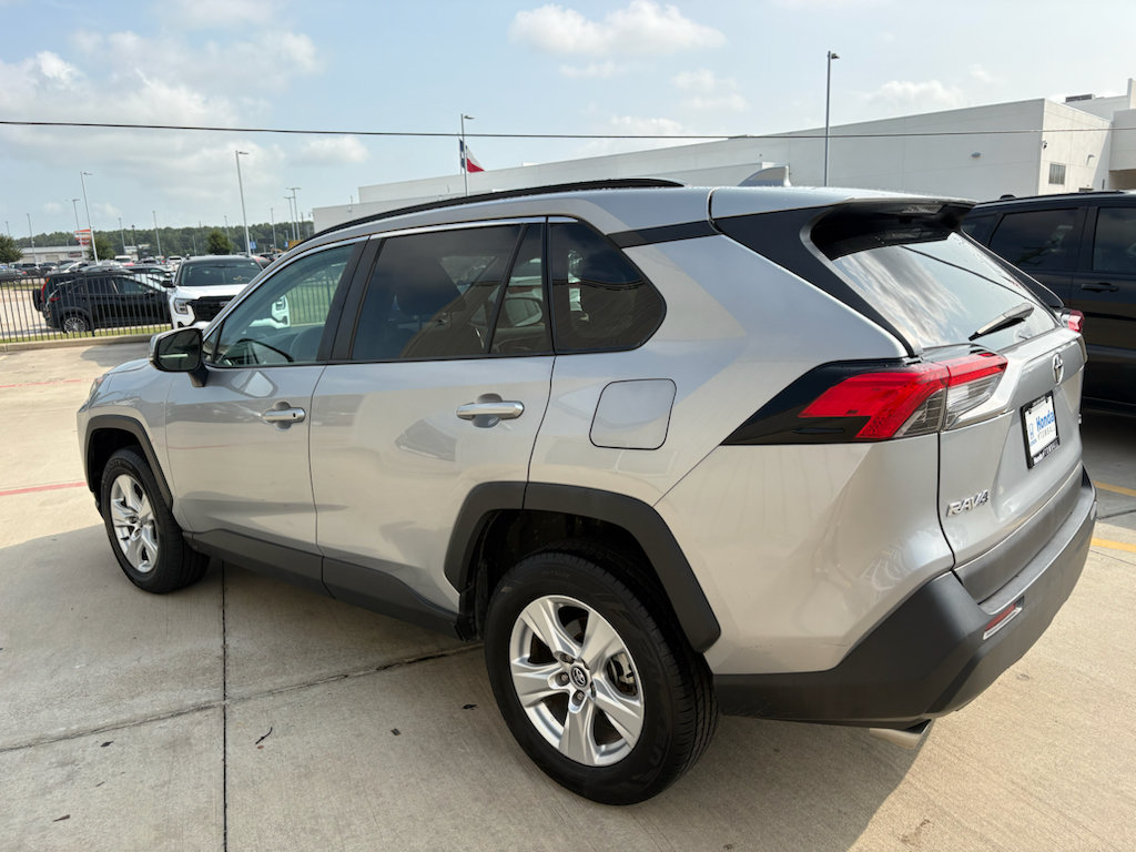 Used 2020 Toyota RAV4 XLE w/ Convenience Package FWD image 6