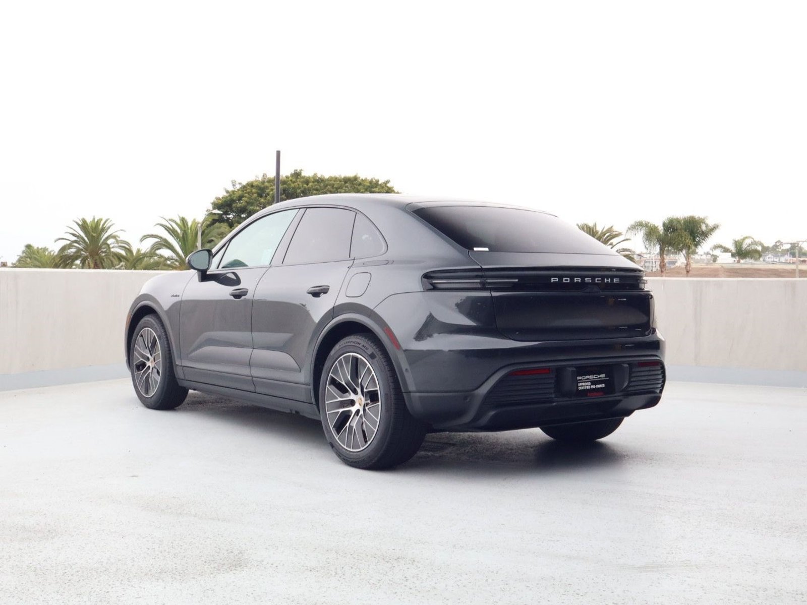 Used 2025 Porsche Macan Electric w/ Premium Package RWD image 3