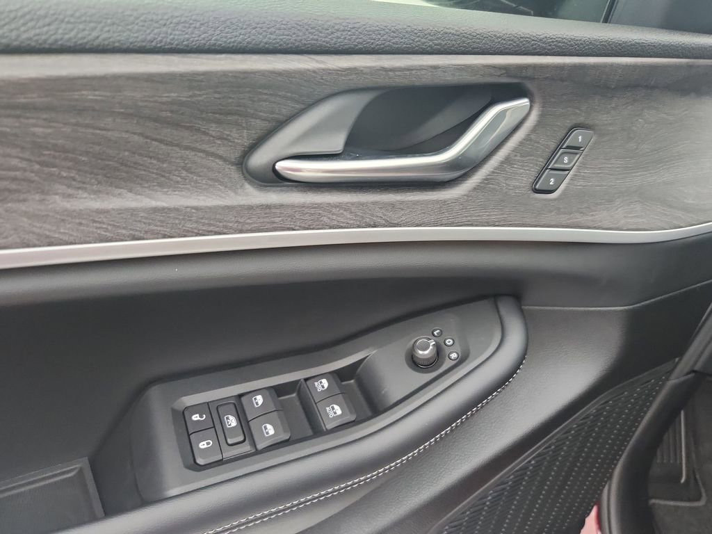 New 2025 Jeep Grand Cherokee L Limited image 21