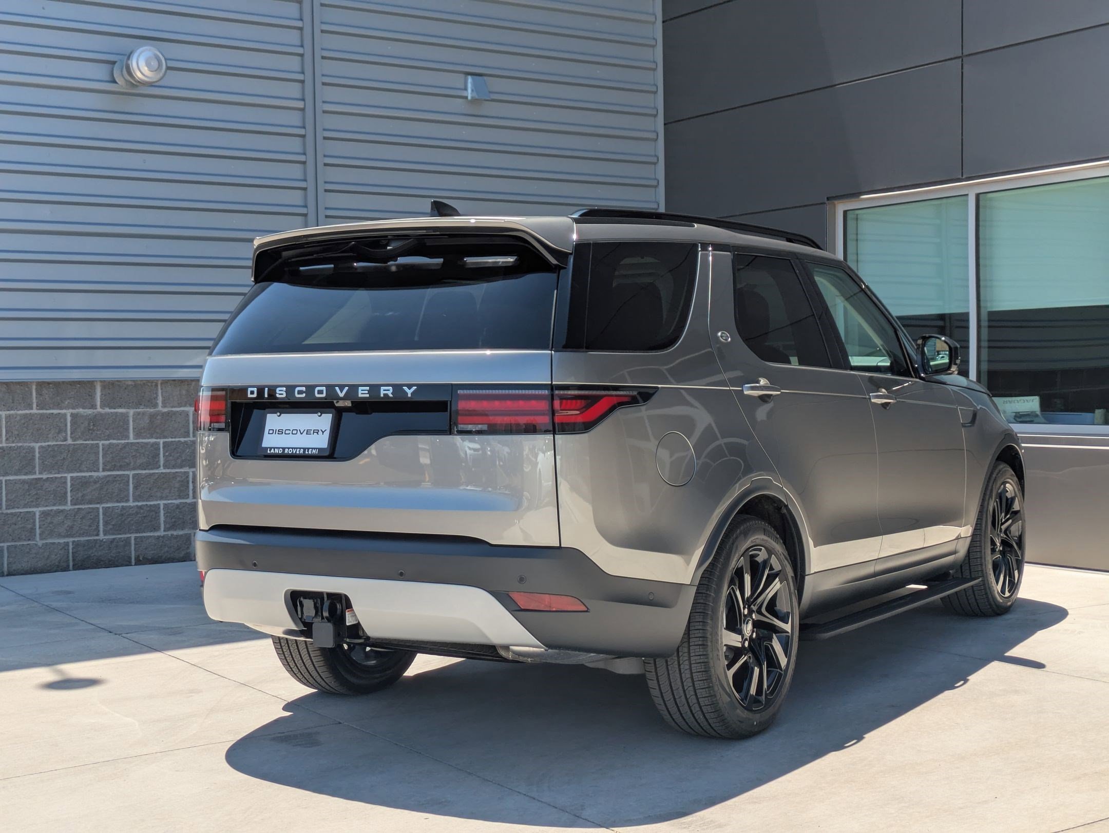 New 2025 Land Rover Discovery S image 5