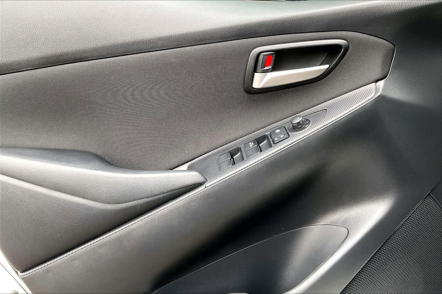 Used 2019 Toyota Yaris LE image 15