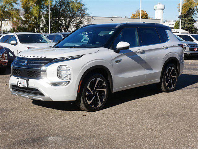 Used 2025 Mitsubishi Outlander SEL image 3