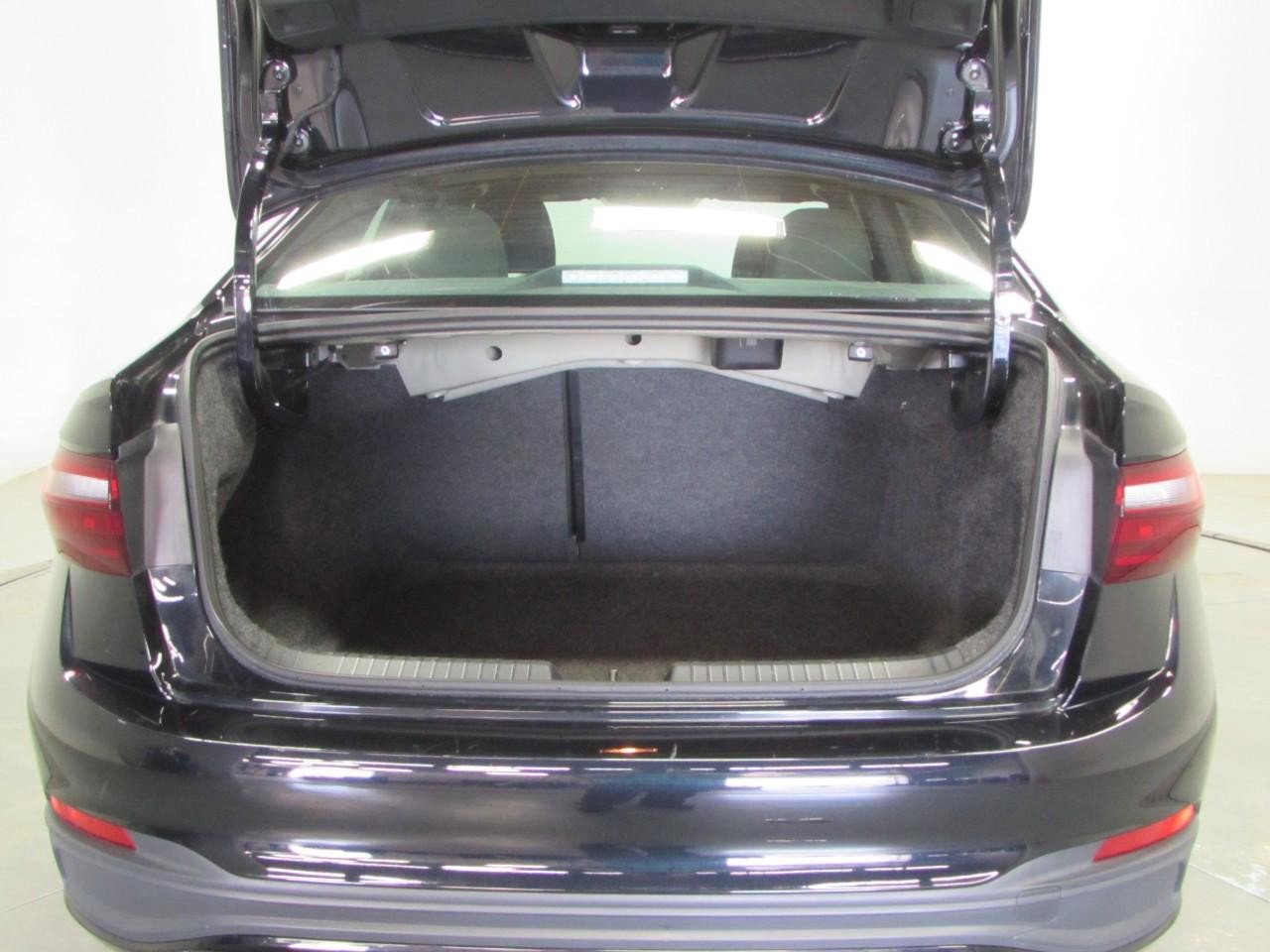 Used 2025 Volkswagen Jetta Sport image 11