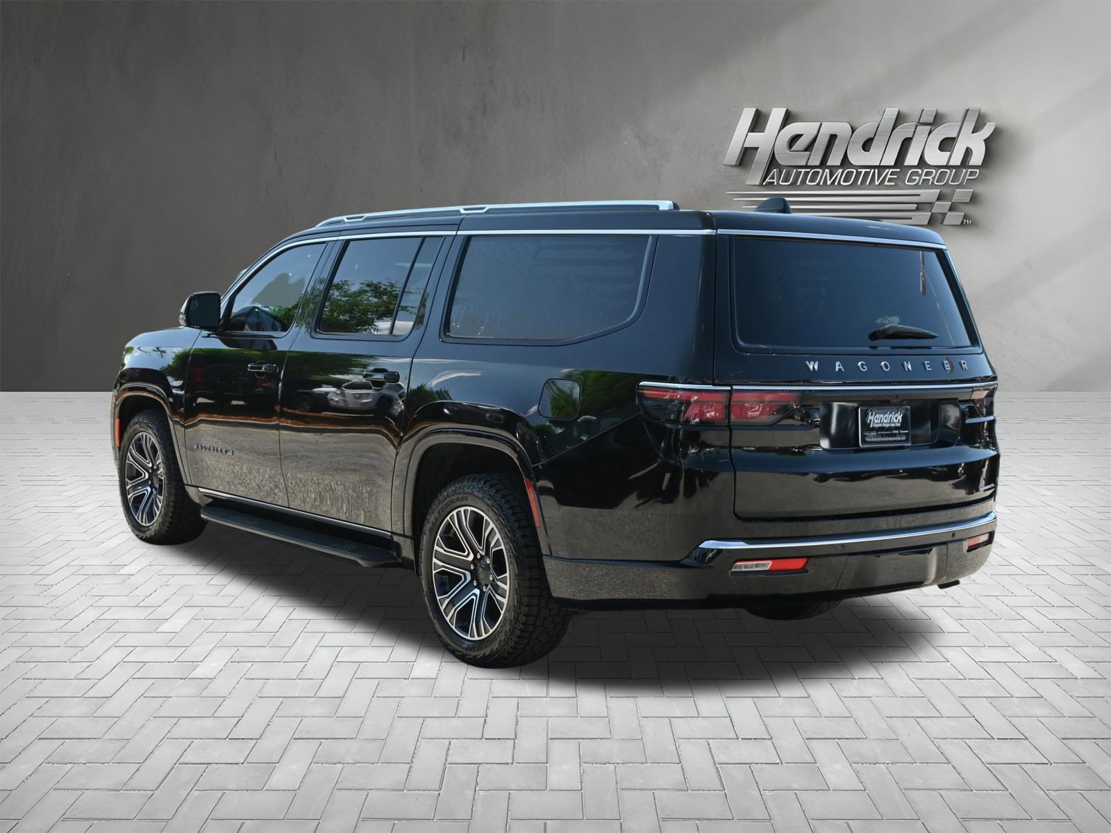 Used 2023 Jeep Wagoneer L Series II RWD image 8