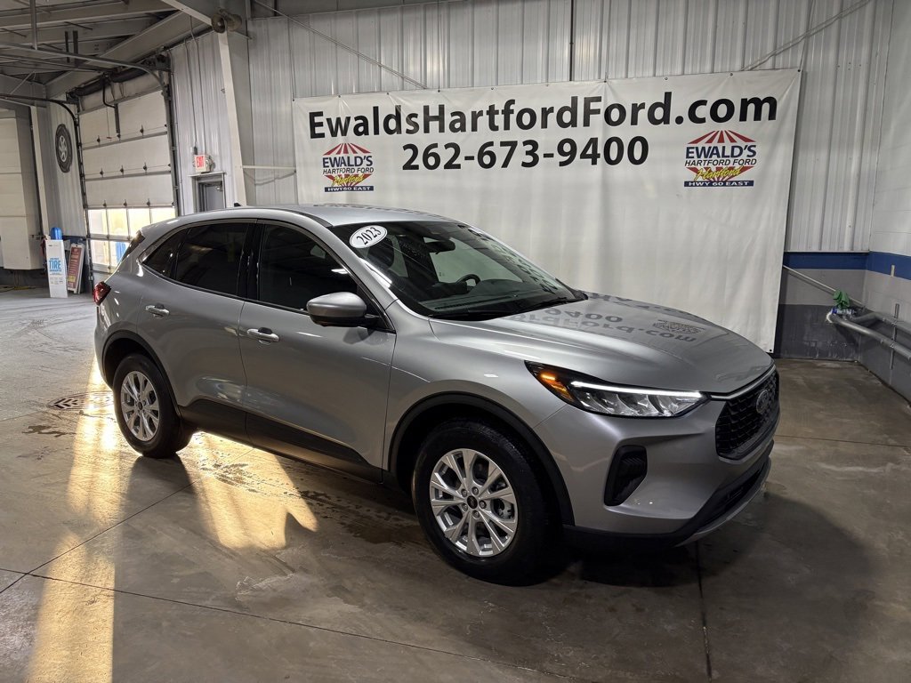 Used 2023 Ford Escape Active w/ Tech Pack #2 image 2