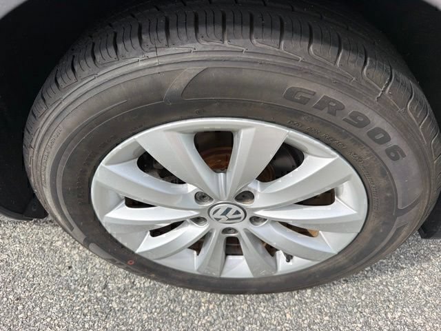 Used 2018 Volkswagen Beetle 2.0T S FWD image 21