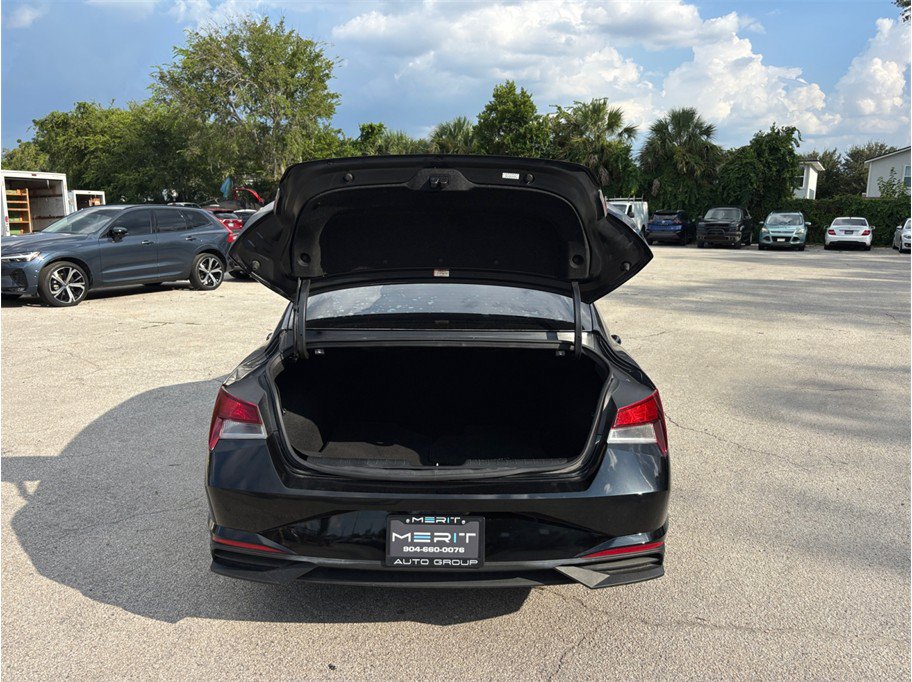 Used 2022 Hyundai Elantra SE FWD image 35
