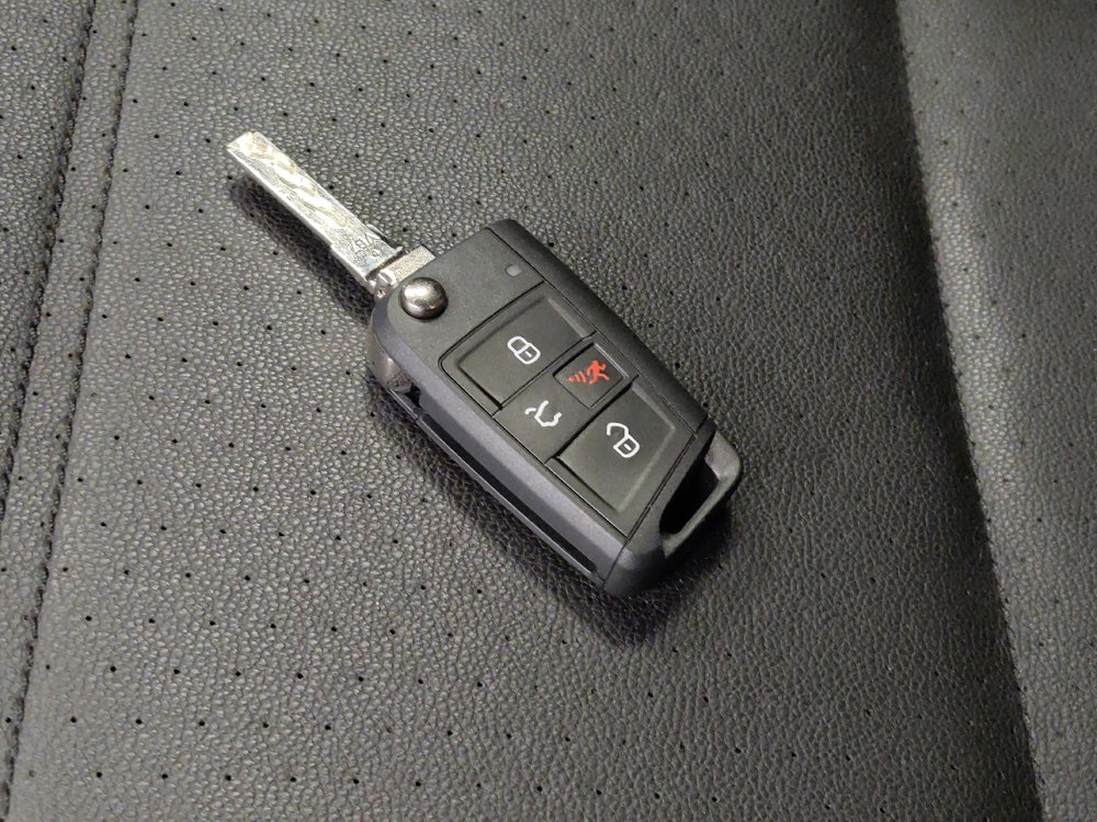 Used 2015 Volkswagen Golf S image 32