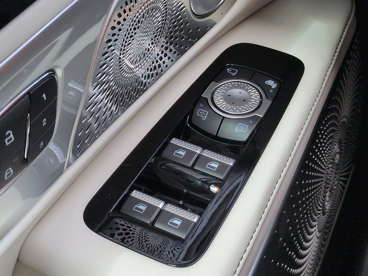 New 2026 Lincoln Nautilus Black Label w/ Jet Appearance Package AWD/4WD image 24