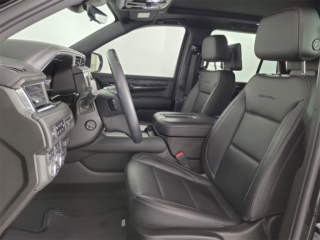 Used 2023 GMC Yukon Denali w/ Denali Reserve Package image 16
