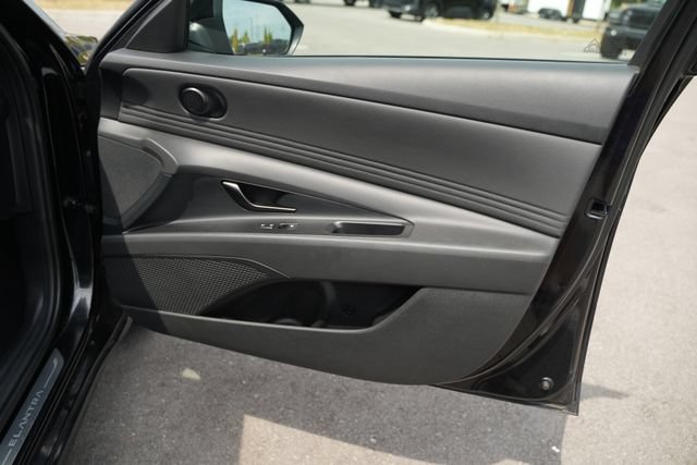 Used 2025 Hyundai Elantra Sport FWD image 21
