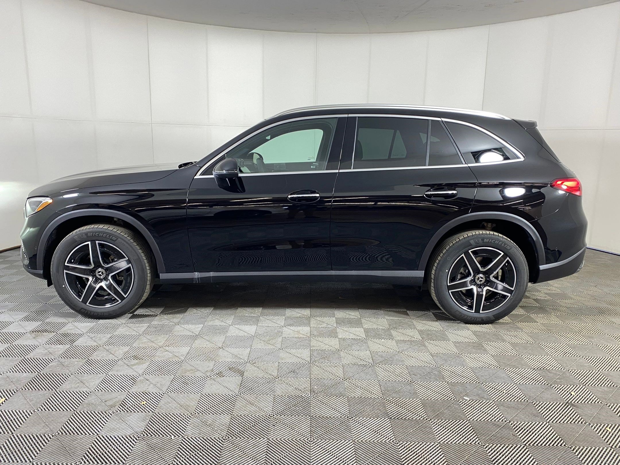 New 2026 Mercedes-Benz GLC 300 4MATIC image 2