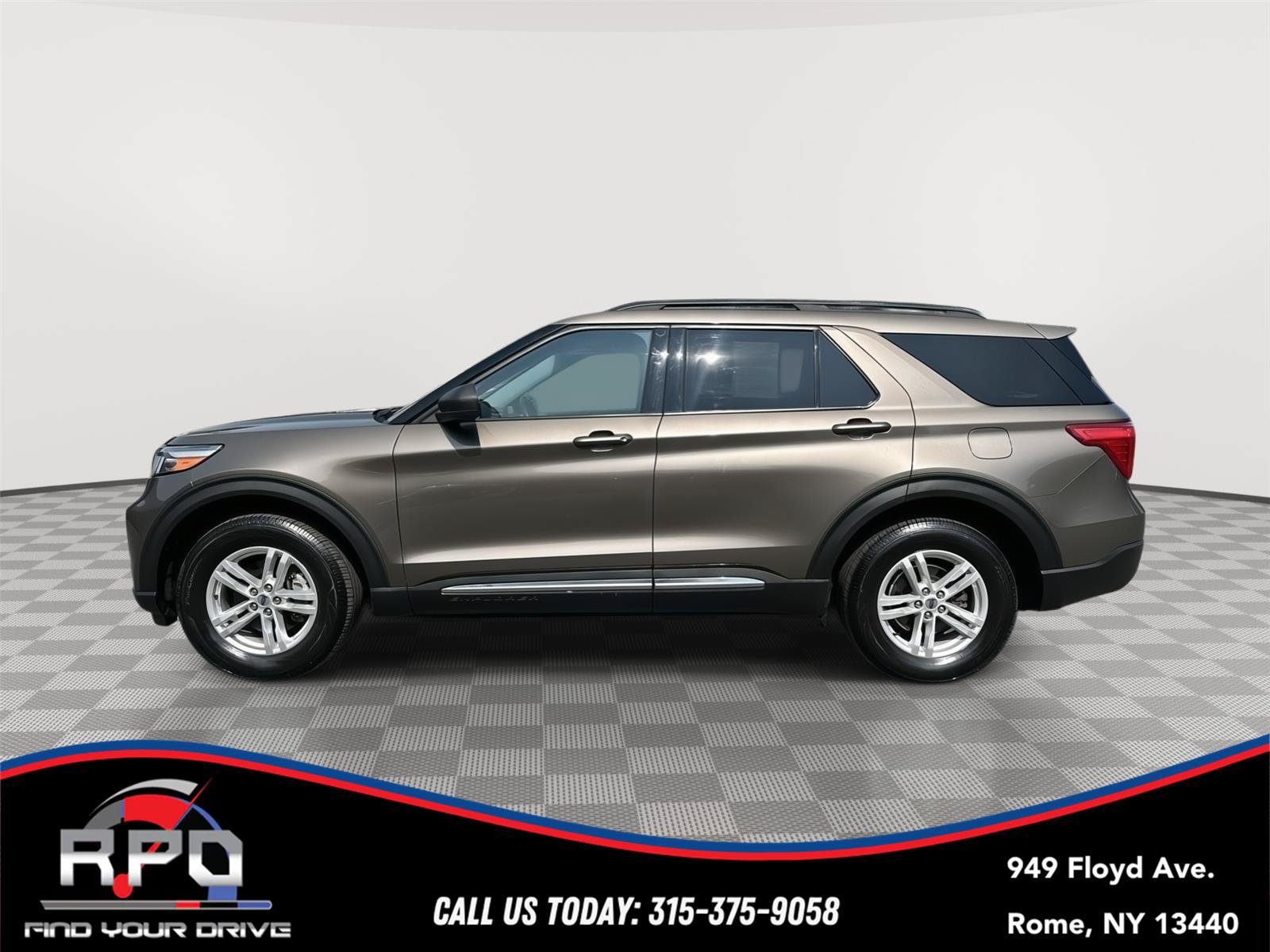 Used 2021 Ford Explorer XLT AWD/4WD image 2
