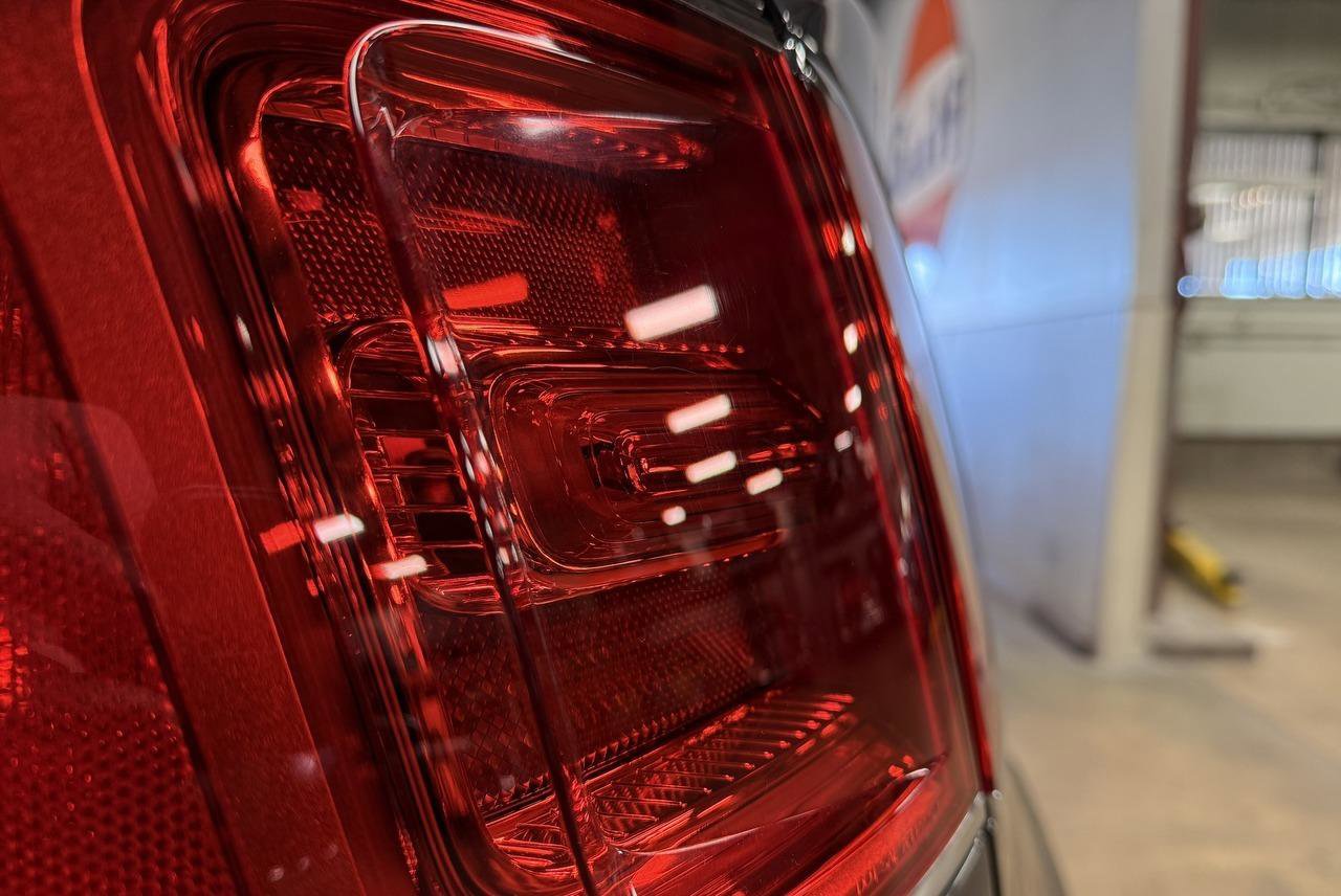 Used 2018 Bentley Bentayga image 43