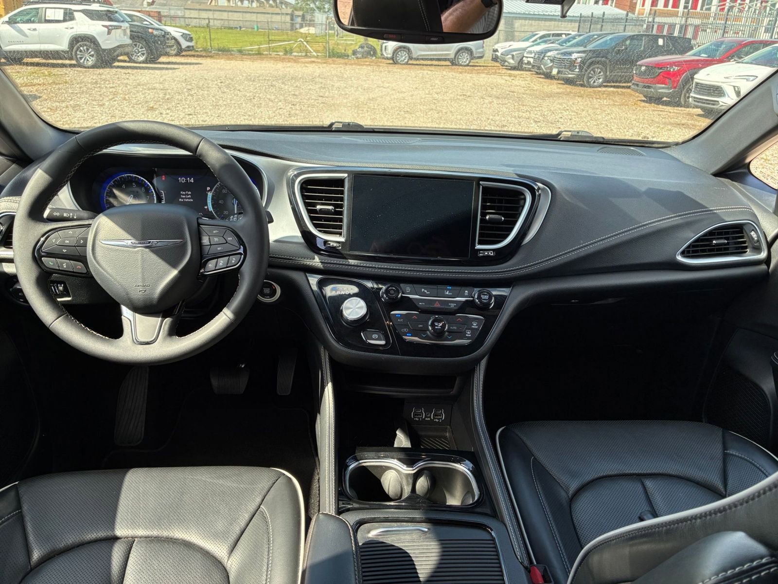 Used 2025 Chrysler Pacifica Limited image 33