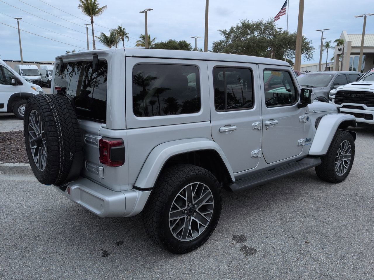 Used 2024 Jeep Wrangler High Altitude AWD/4WD image 5