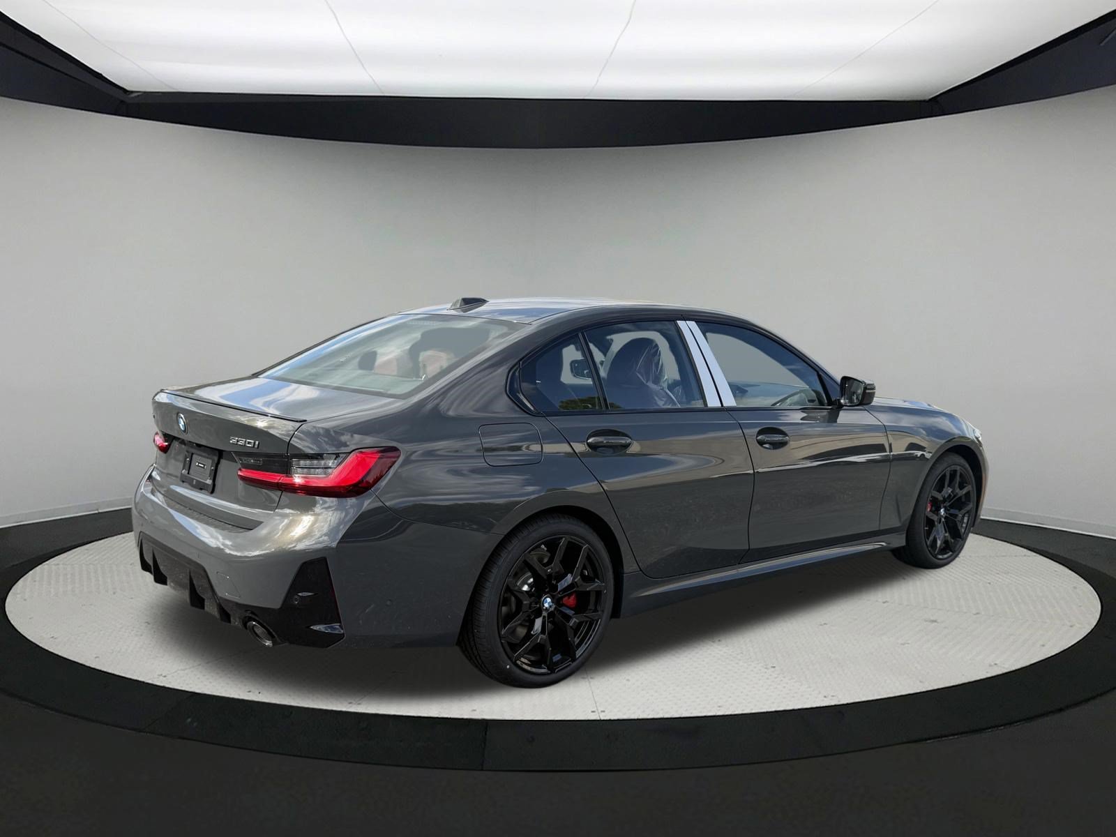 Used 2026 BMW 330i xDrive Sedan w/ M Sport Package AWD/4WD image 4