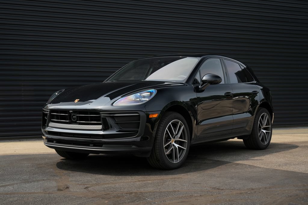 Certified 2026 Porsche Macan AWD/4WD image 1