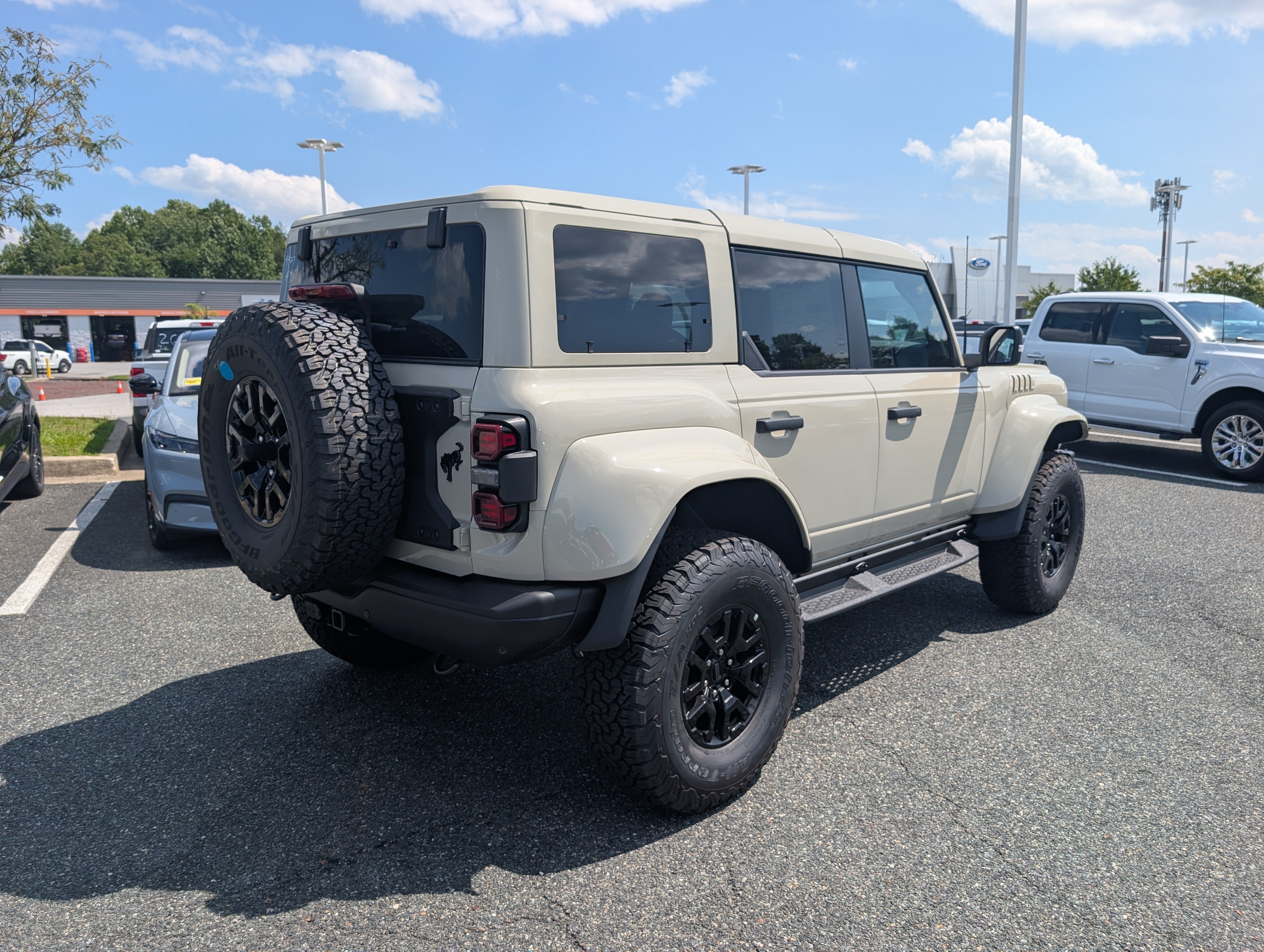 New 2026 Ford Bronco Raptor AWD/4WD image 2