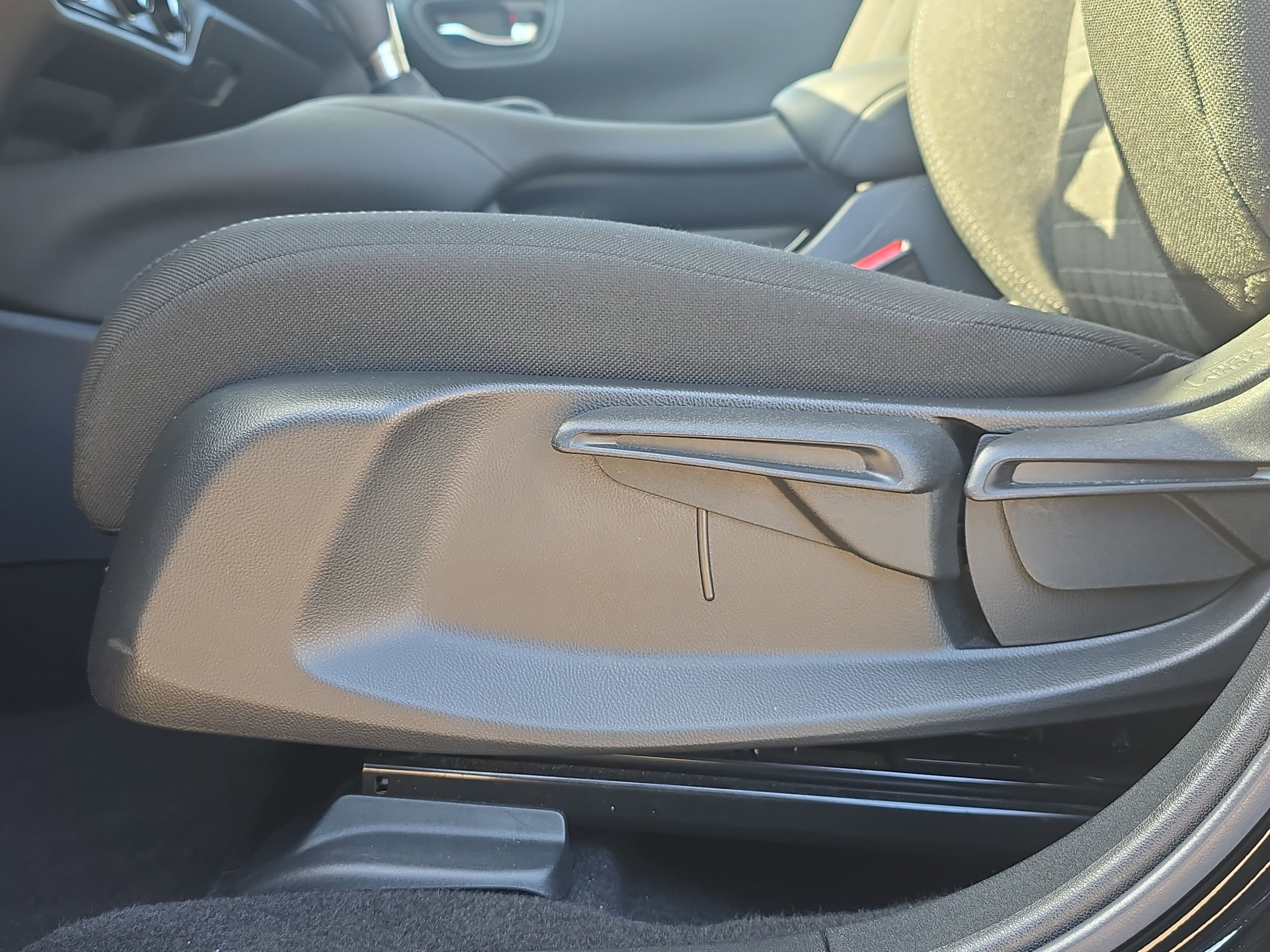 Used 2023 Honda HR-V LX image 29