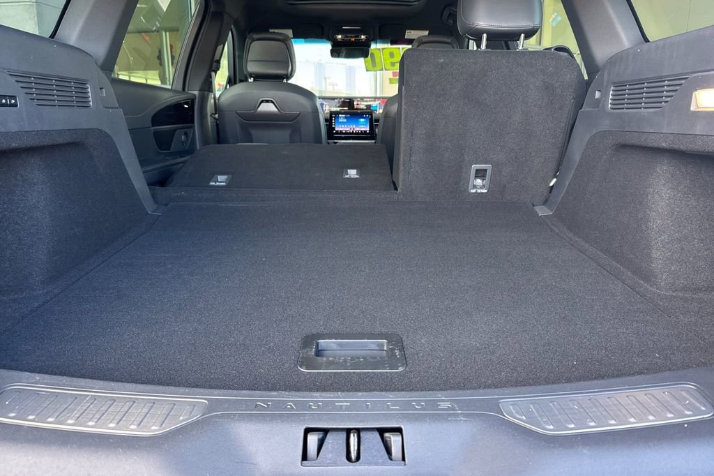 Used 2024 Lincoln Nautilus Reserve w/ Equipment Group 202A image 15