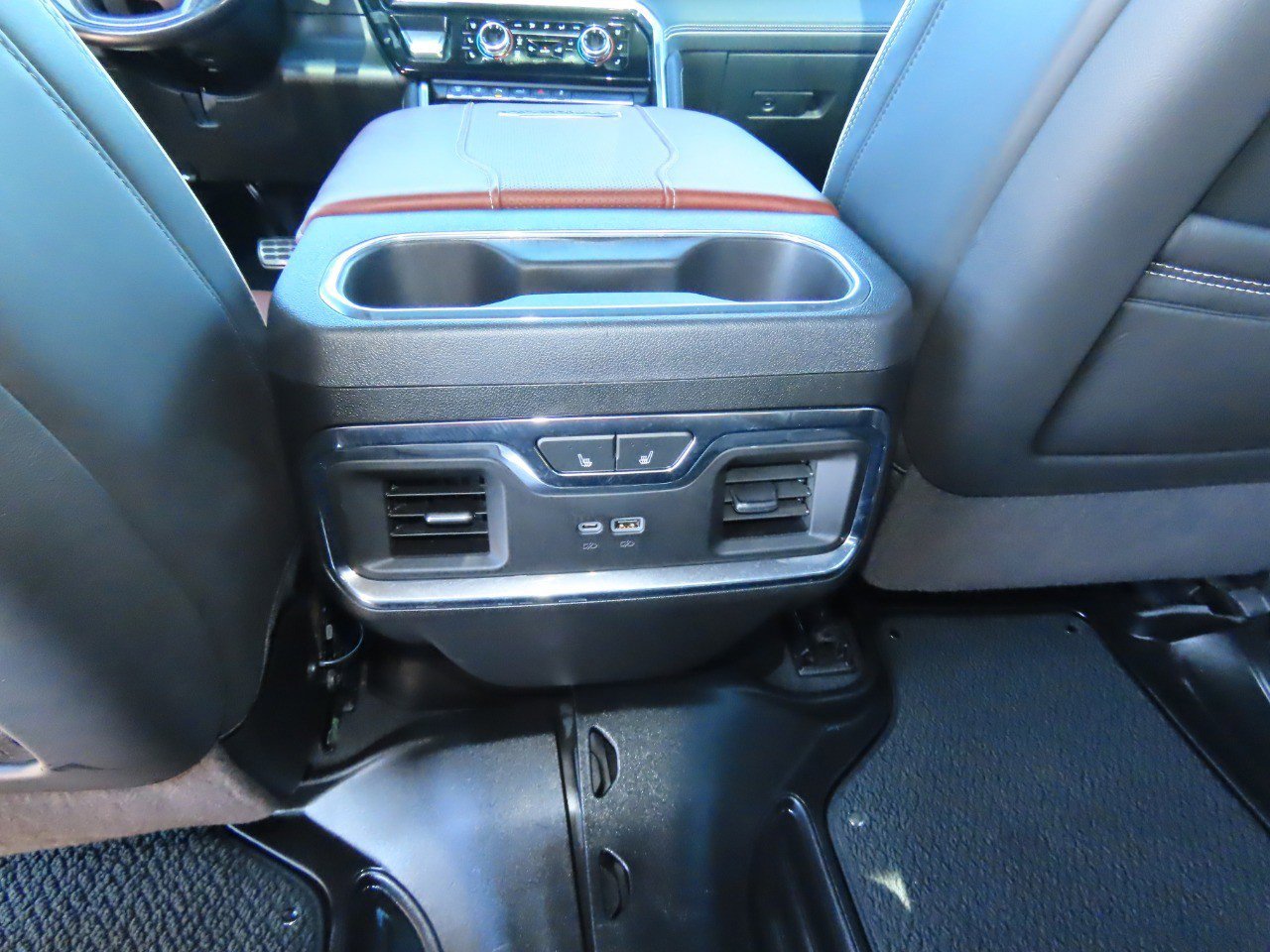 Used 2024 GMC Sierra 3500 Denali Ultimate AWD/4WD image 21