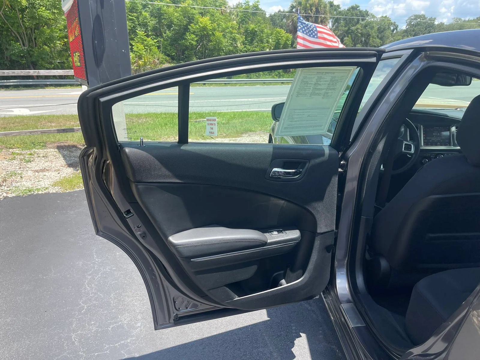 Used 2014 Dodge Charger SXT RWD image 11