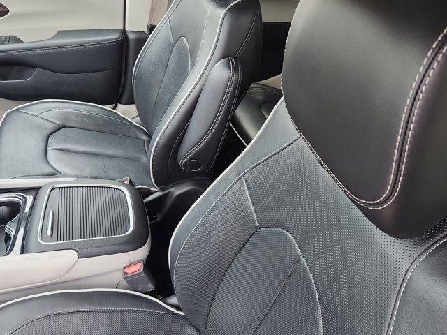 Used 2023 Chrysler Pacifica Limited image 21