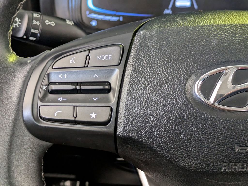 Used 2025 Hyundai Venue SEL FWD image 20