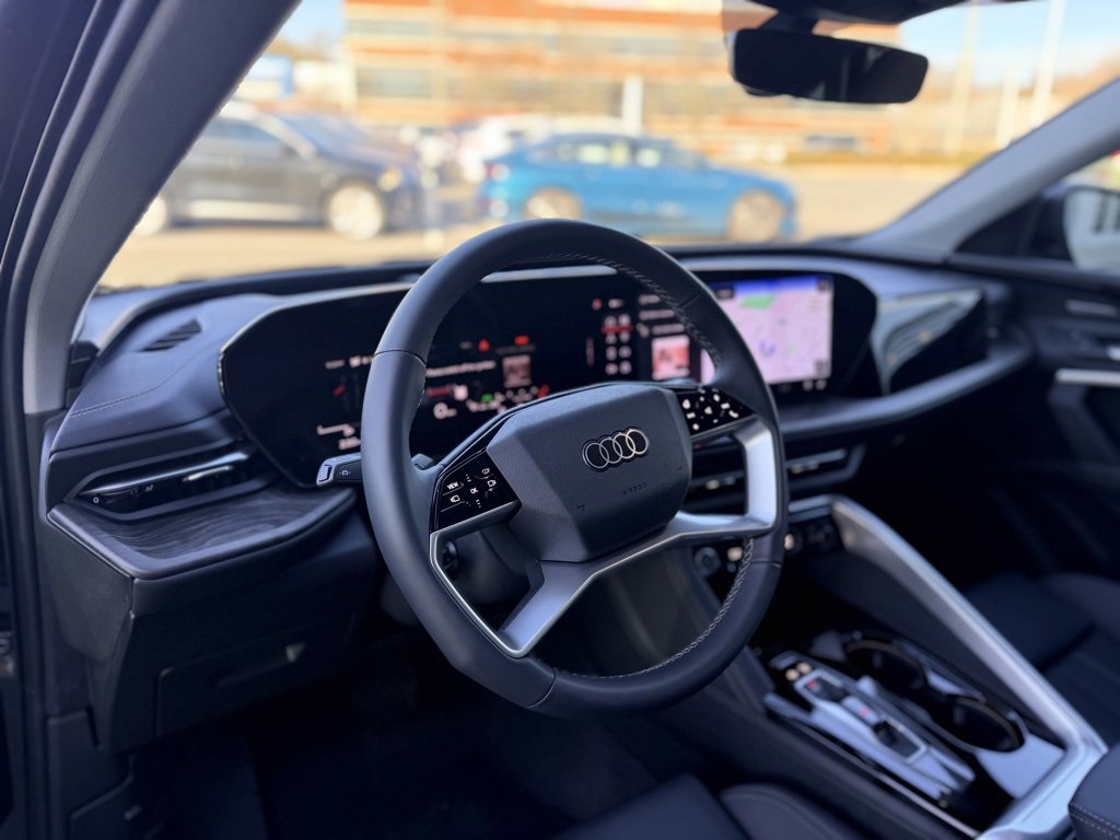 Used 2025 Audi Q5 Premium Plus w/ Premium Plus image 12