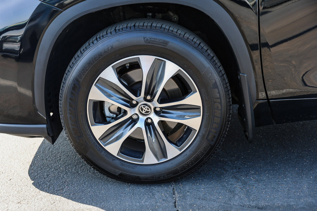 Used 2024 Toyota Highlander XLE FWD image 33